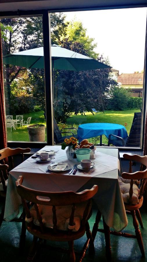 Hotel Garni Seeroesl Am Woerthersee , Kaernten 크롬펜돌프 외부 사진