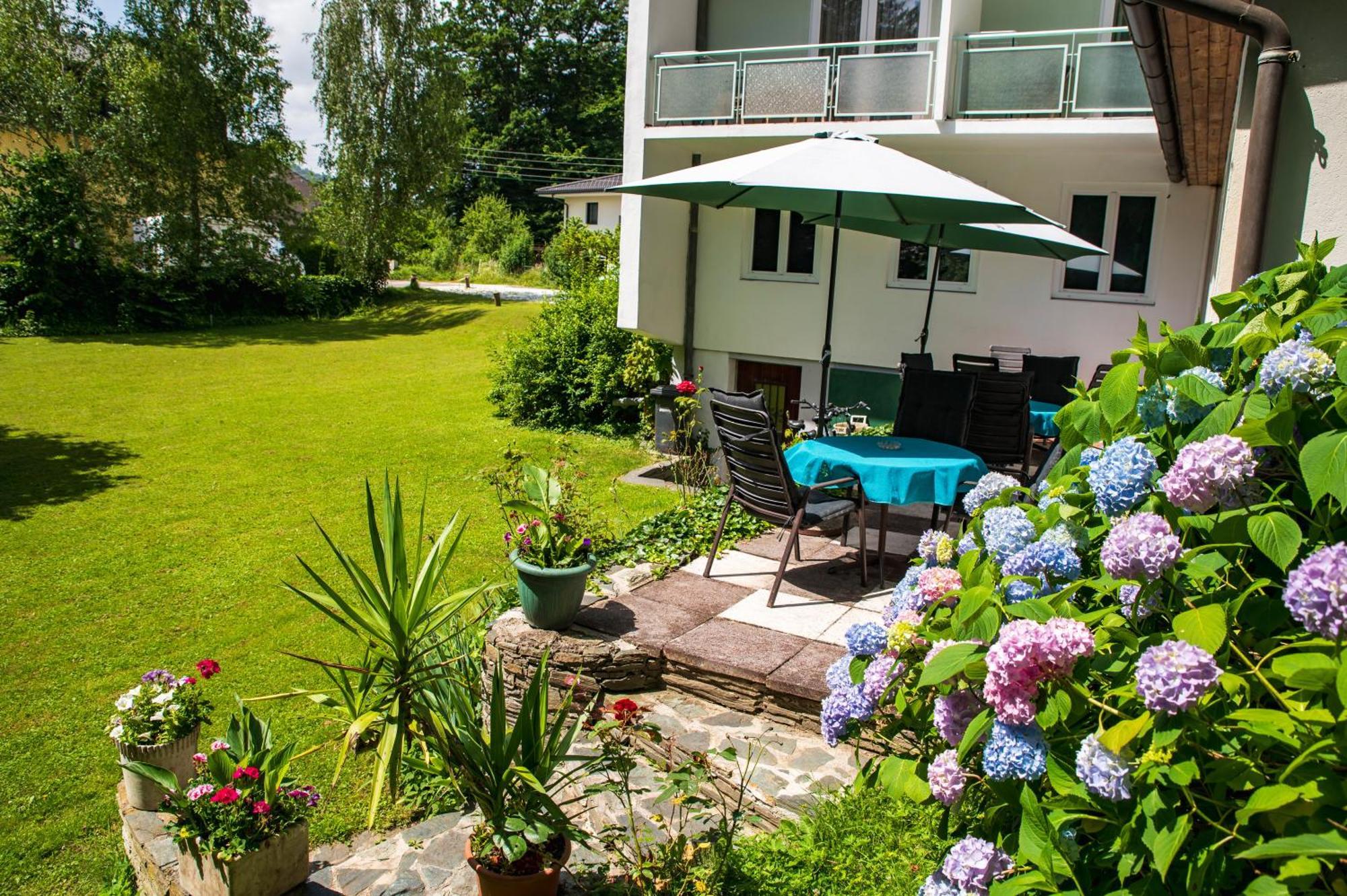Hotel Garni Seeroesl Am Woerthersee , Kaernten 크롬펜돌프 외부 사진